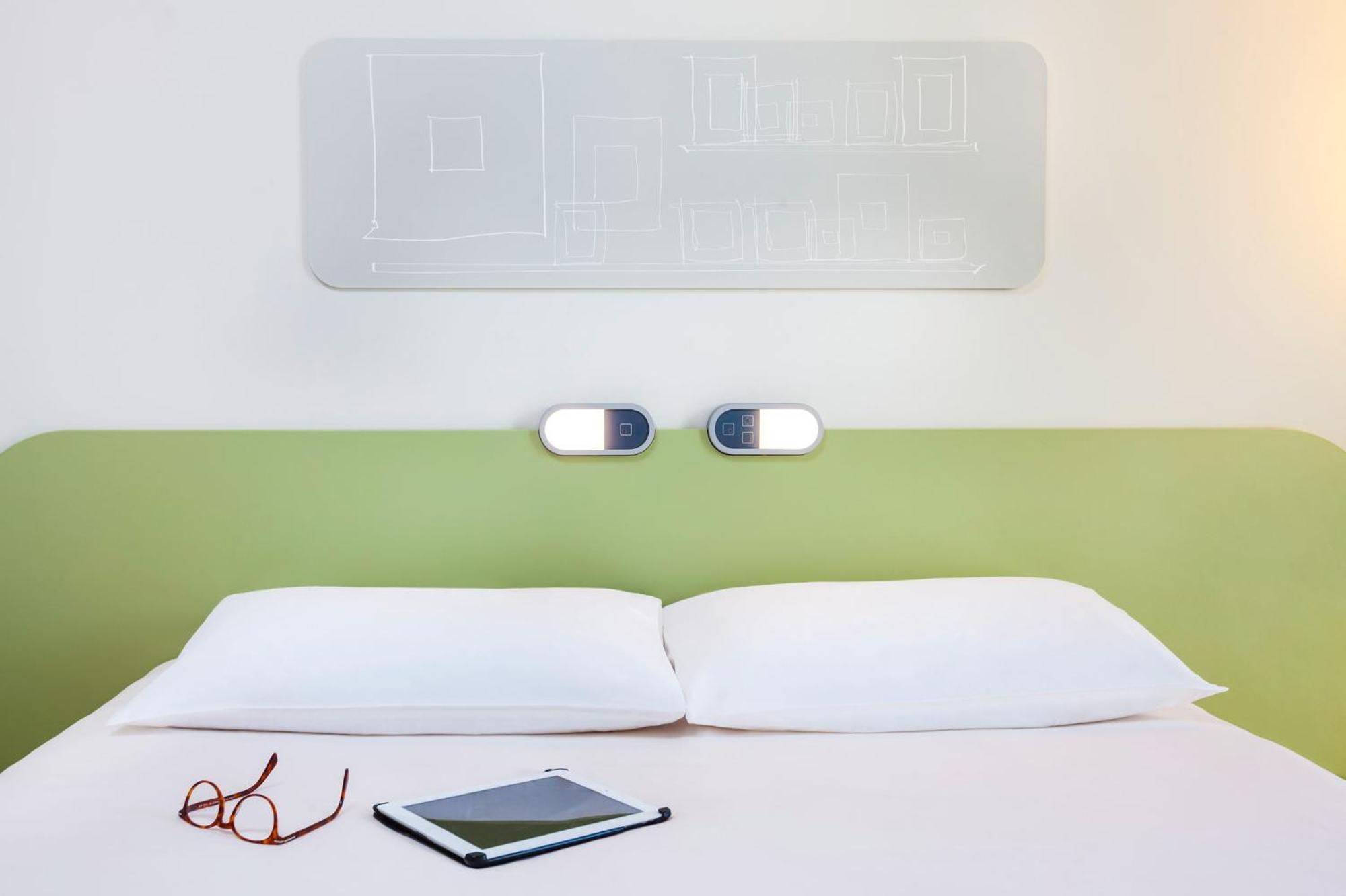 Habitación con cama grande